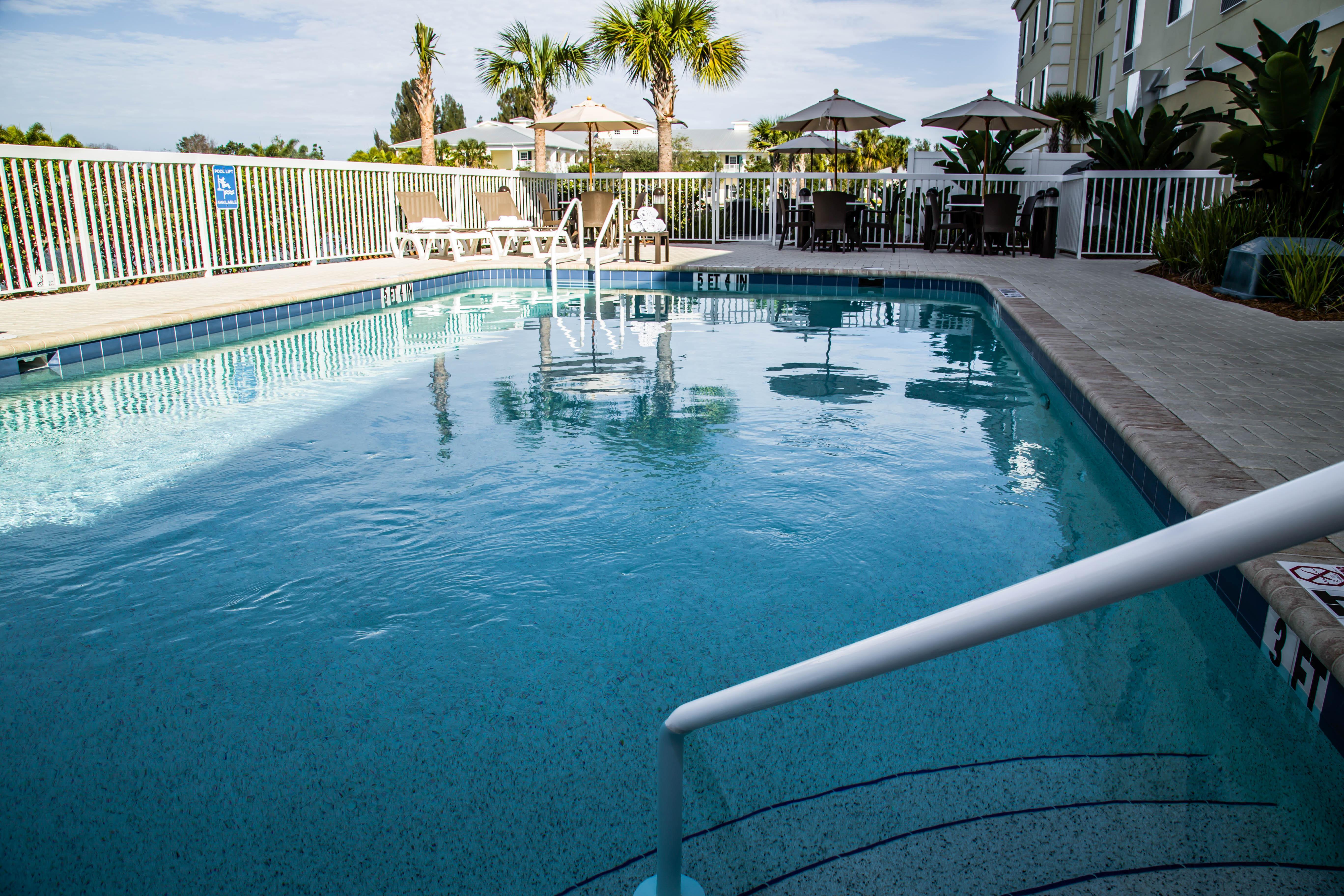 Comfort Suites Sarasota-Siesta Key Exterior photo