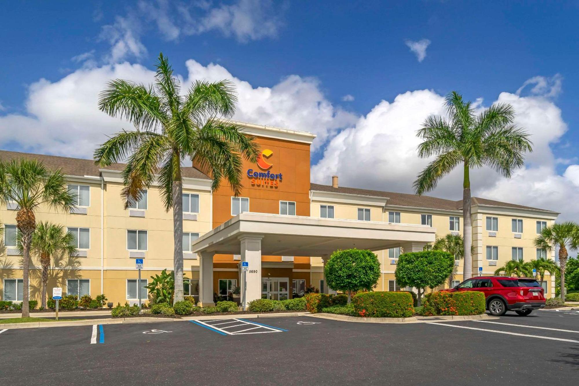 Comfort Suites Sarasota-Siesta Key Exterior photo