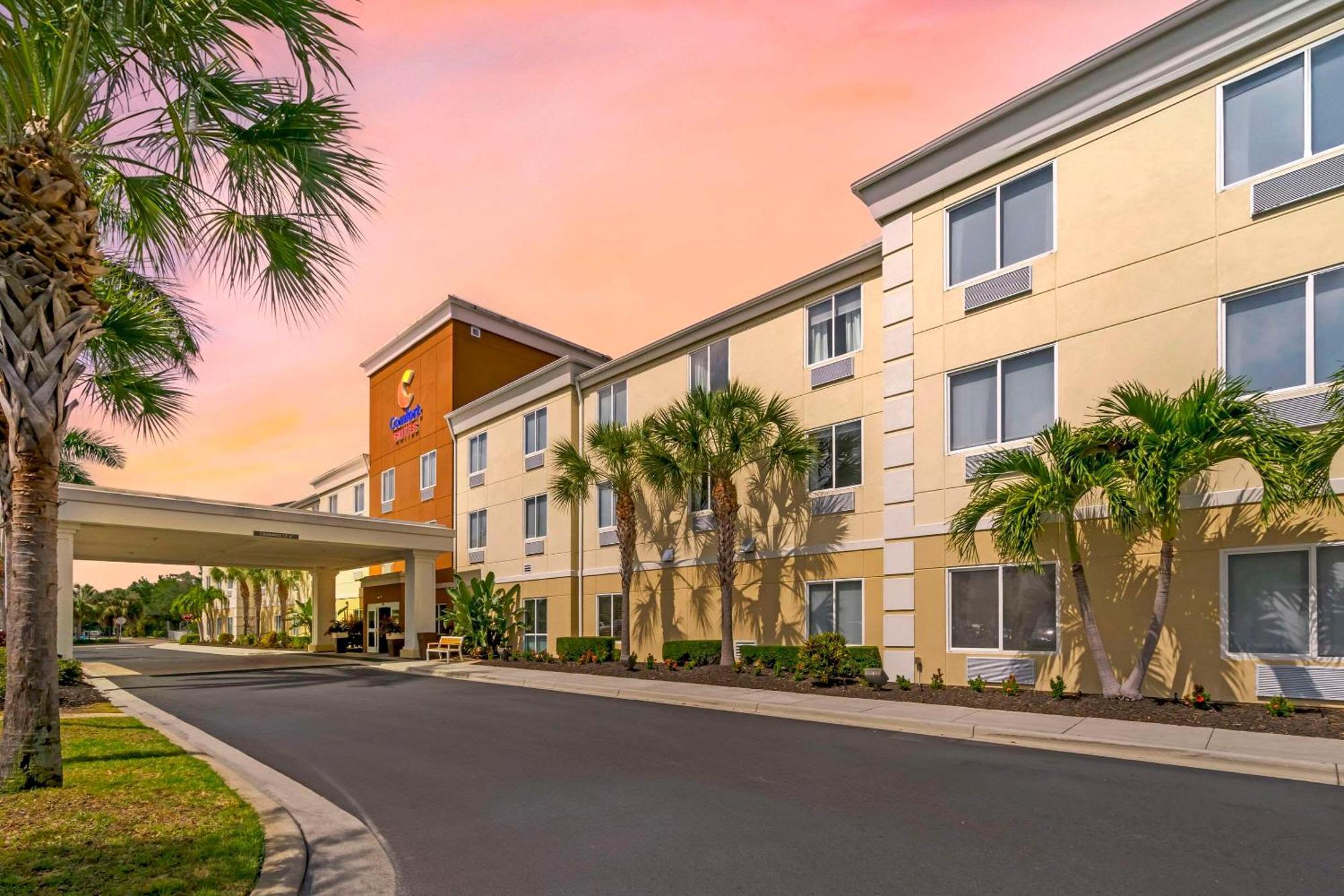 Comfort Suites Sarasota-Siesta Key Exterior photo