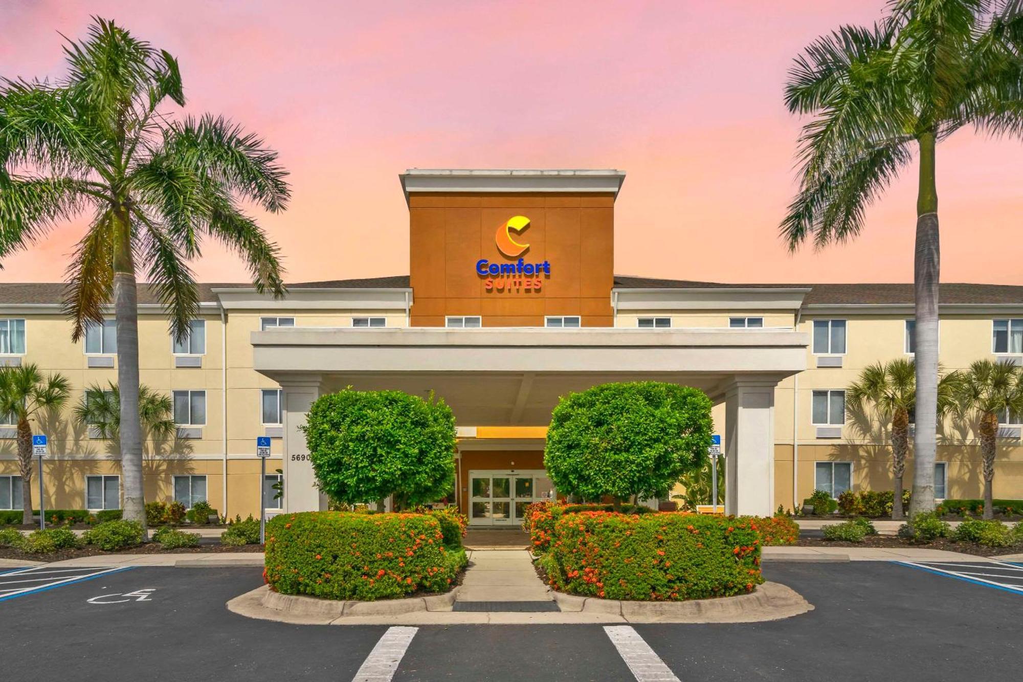 Comfort Suites Sarasota-Siesta Key Exterior photo